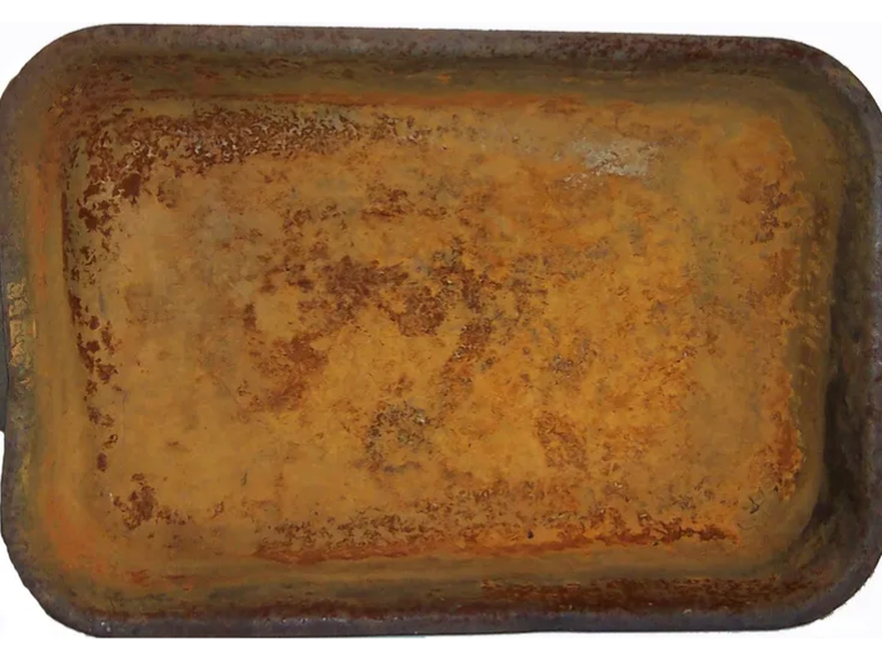 Rusted metal tub before treatment